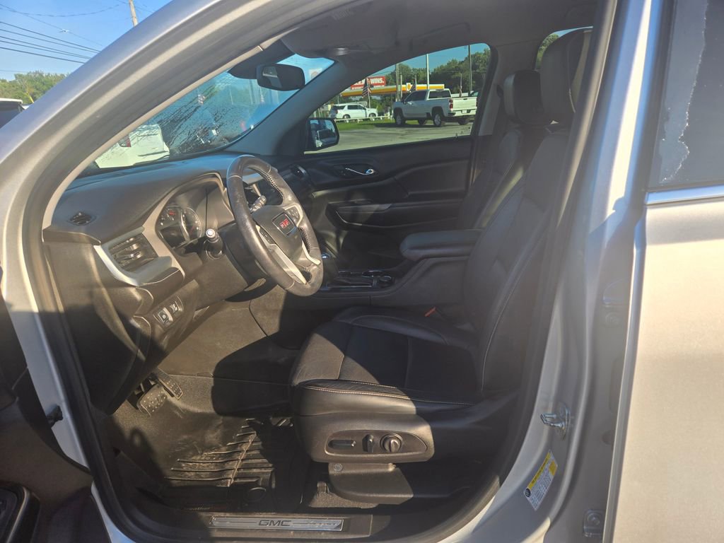 Used 2025 Chevrolet Traverse RS w/ LPO, Floor Liner Package FWD image 7