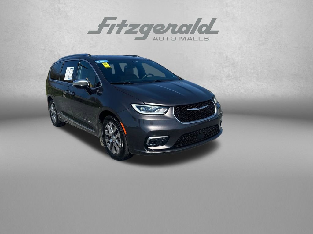 Used 2023 Chrysler Pacifica Pinnacle image 1