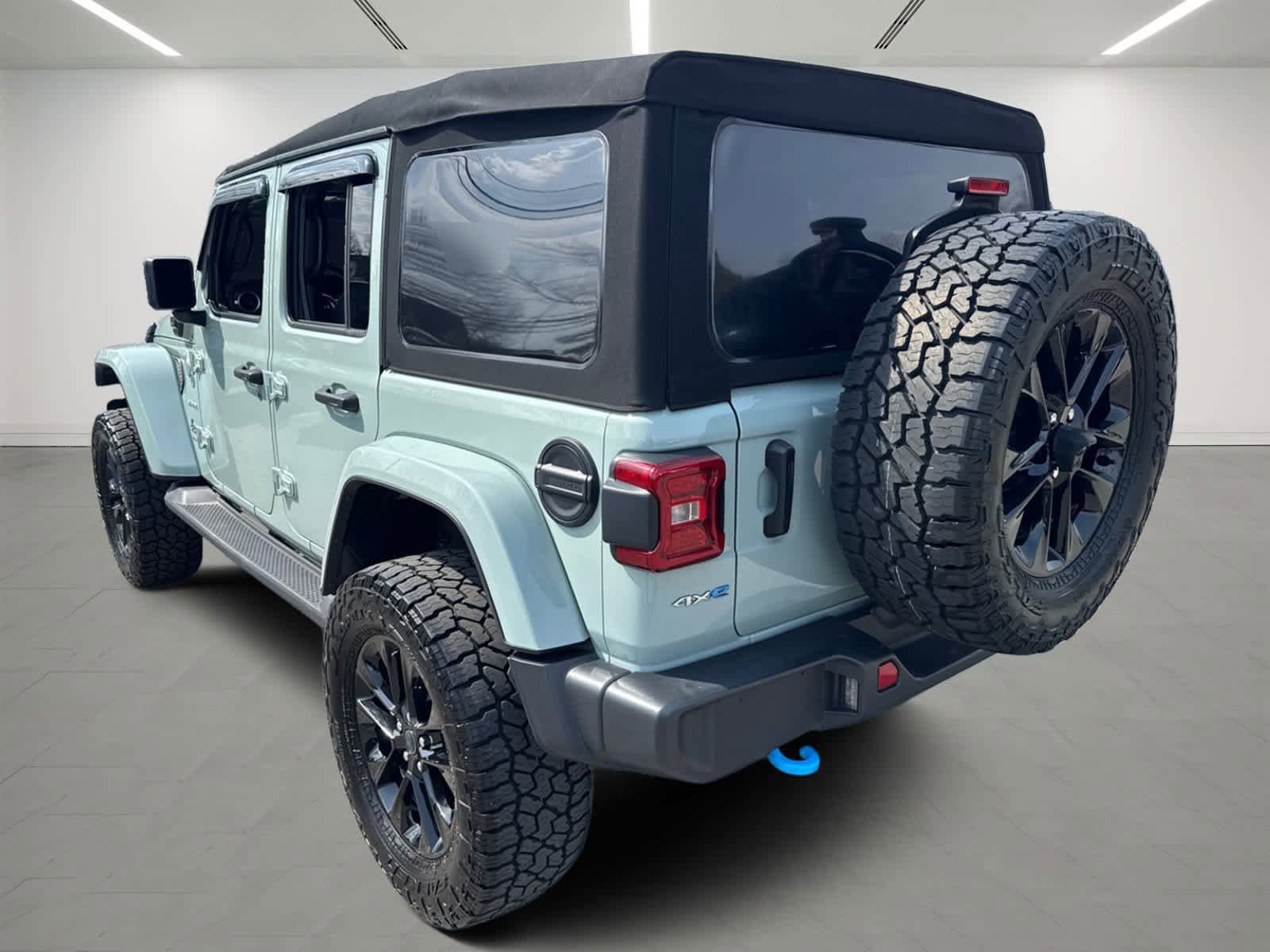 Used 2024 Jeep Wrangler Unlimited Sahara w/ Technology Group AWD/4WD image 4