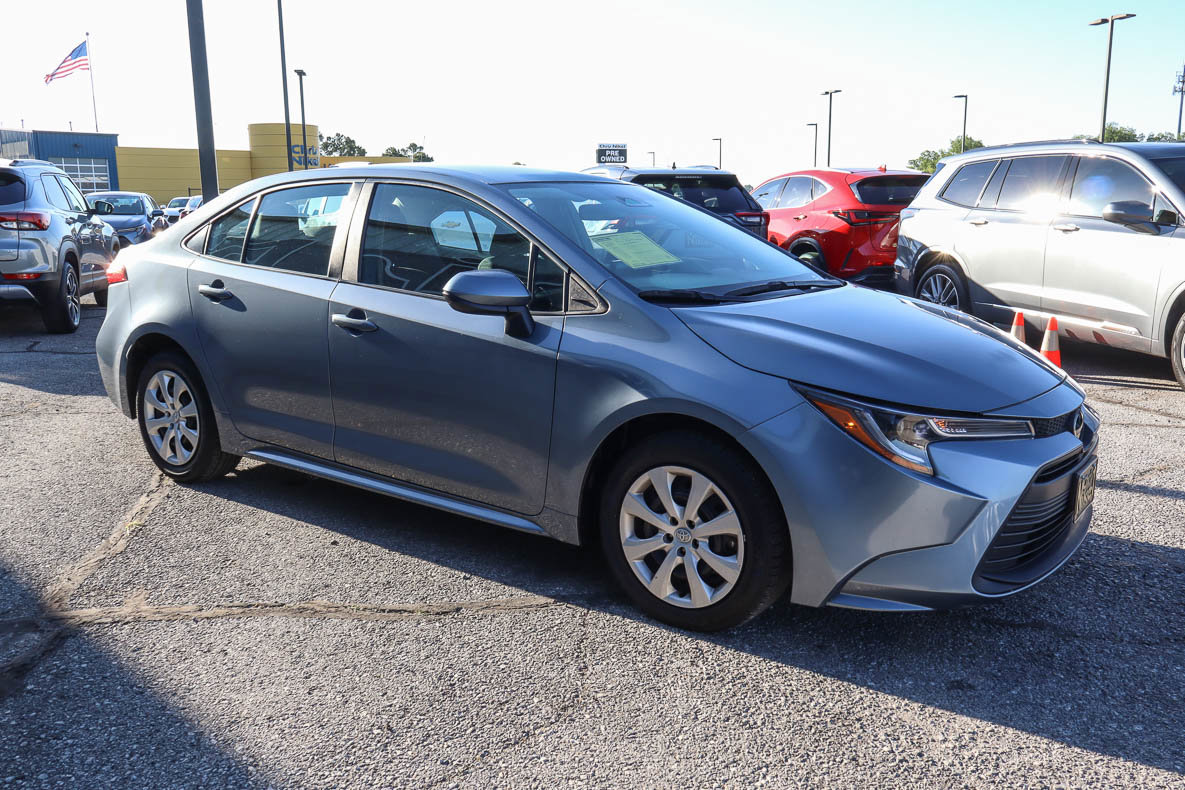 Used 2024 Toyota Corolla LE FWD image 3