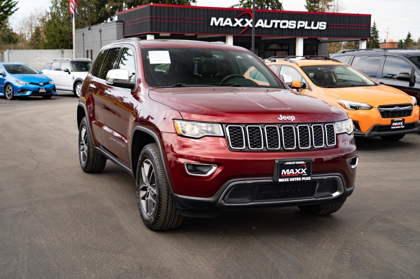 Used 2018 Jeep Grand Cherokee Limited AWD/4WD image 2