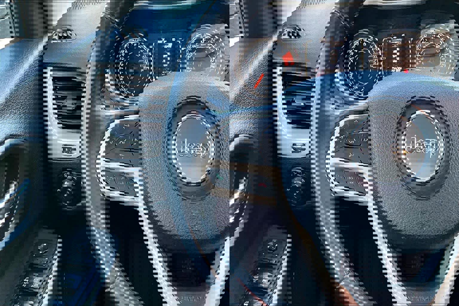 Used 2017 Jeep Cherokee Latitude w/ Safety/Convenience Group image 22