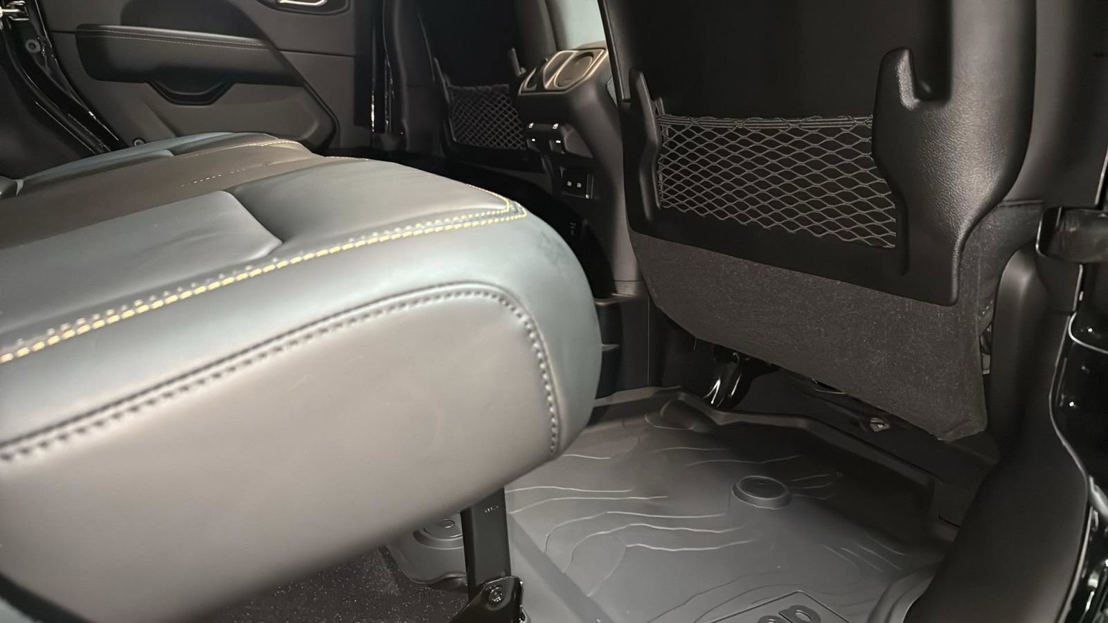 Used 2025 Jeep Wrangler Unlimited Rubicon 392 image 27