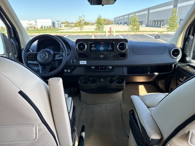 Used 2022 Mercedes-Benz Sprinter 2500 image 22
