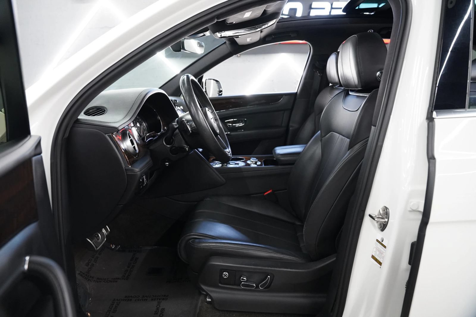 Used 2018 Bentley Bentayga Onyx Edition AWD/4WD image 12