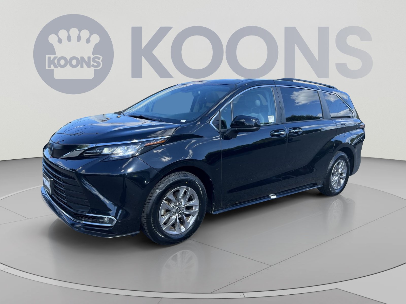Used 2022 Toyota Sienna XLE