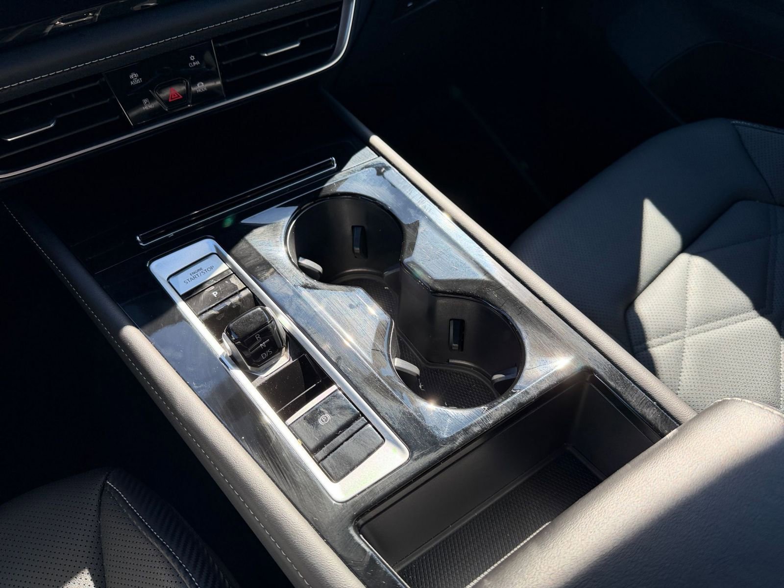 Used 2025 Volkswagen Atlas Cross Sport SE image 41