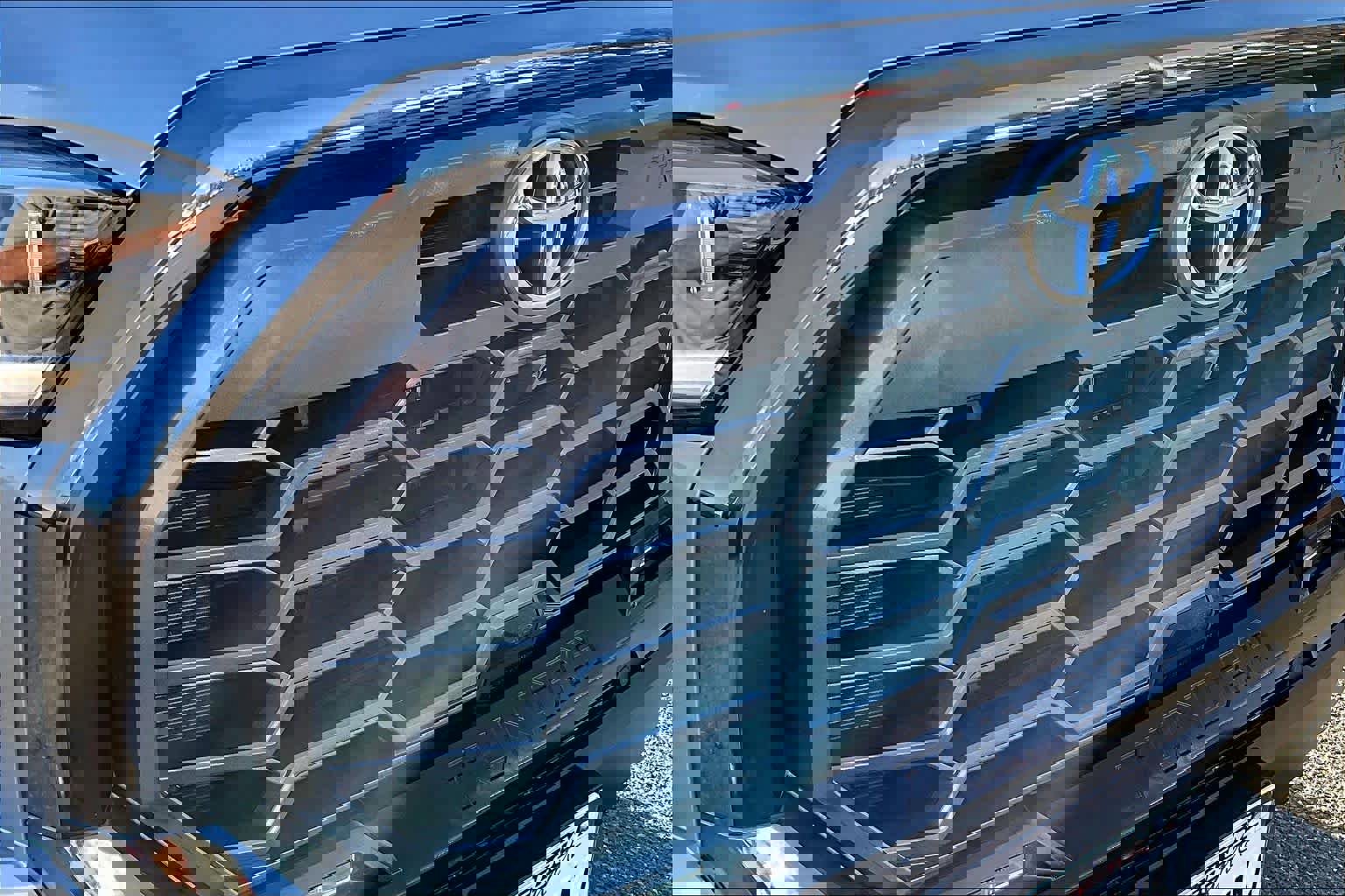 Used 2024 Toyota Tundra Platinum w/ TRD Off-Road Package image 29