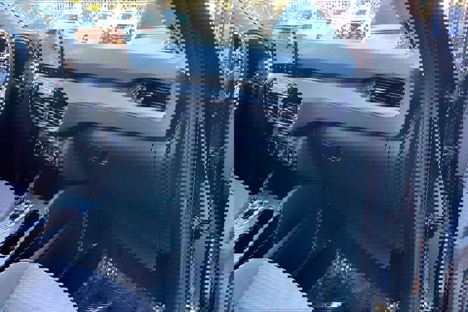 Used 2022 Ford Escape SE w/ SE Sport Appearance Package image 19