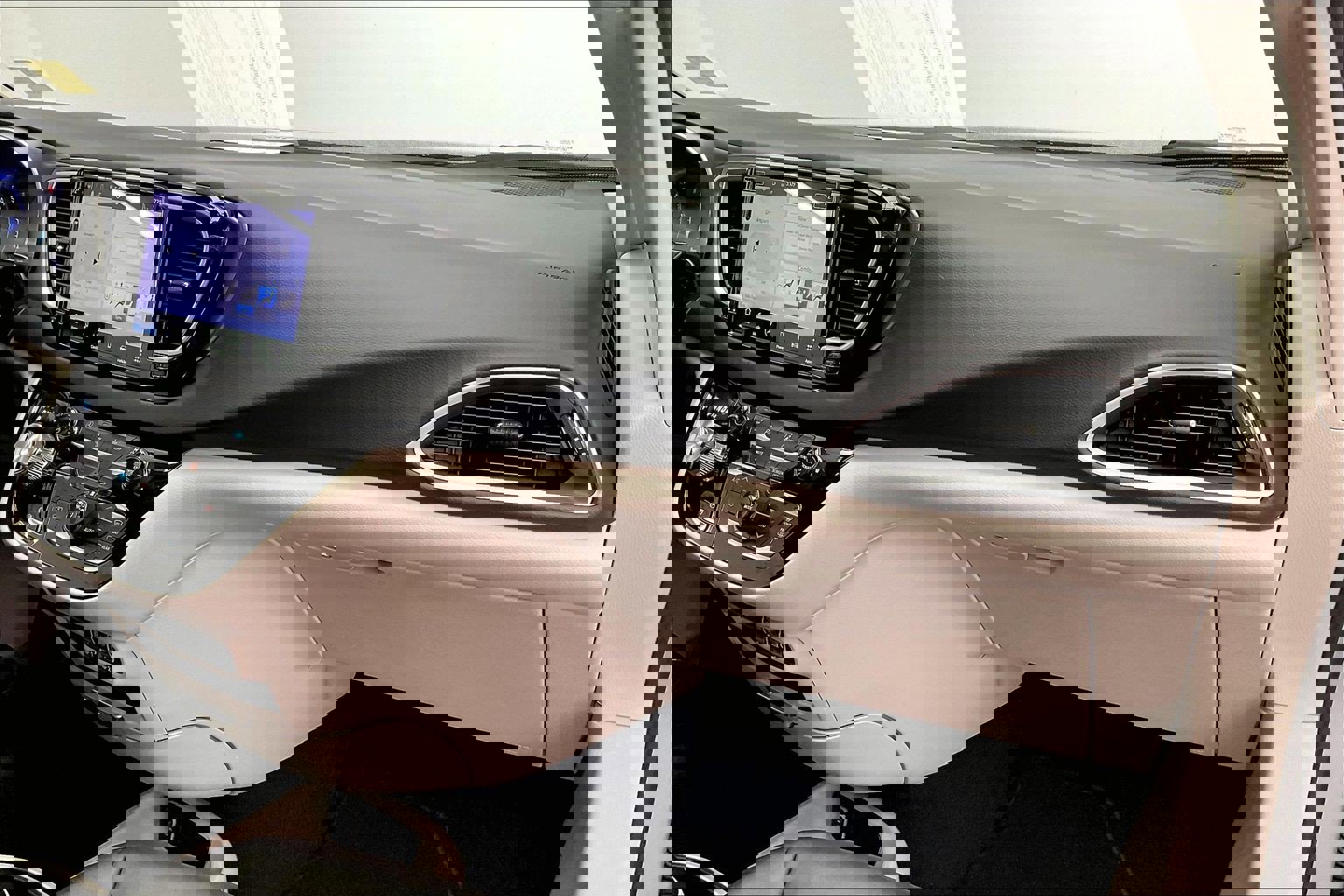 Used 2023 Chrysler Pacifica Touring-L image 15