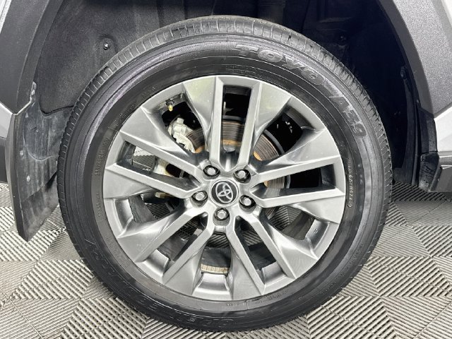 Used 2022 Toyota RAV4 Limited FWD image 30
