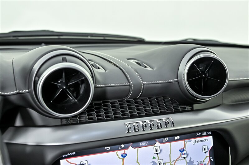 Used 2019 Ferrari Portofino RWD image 32
