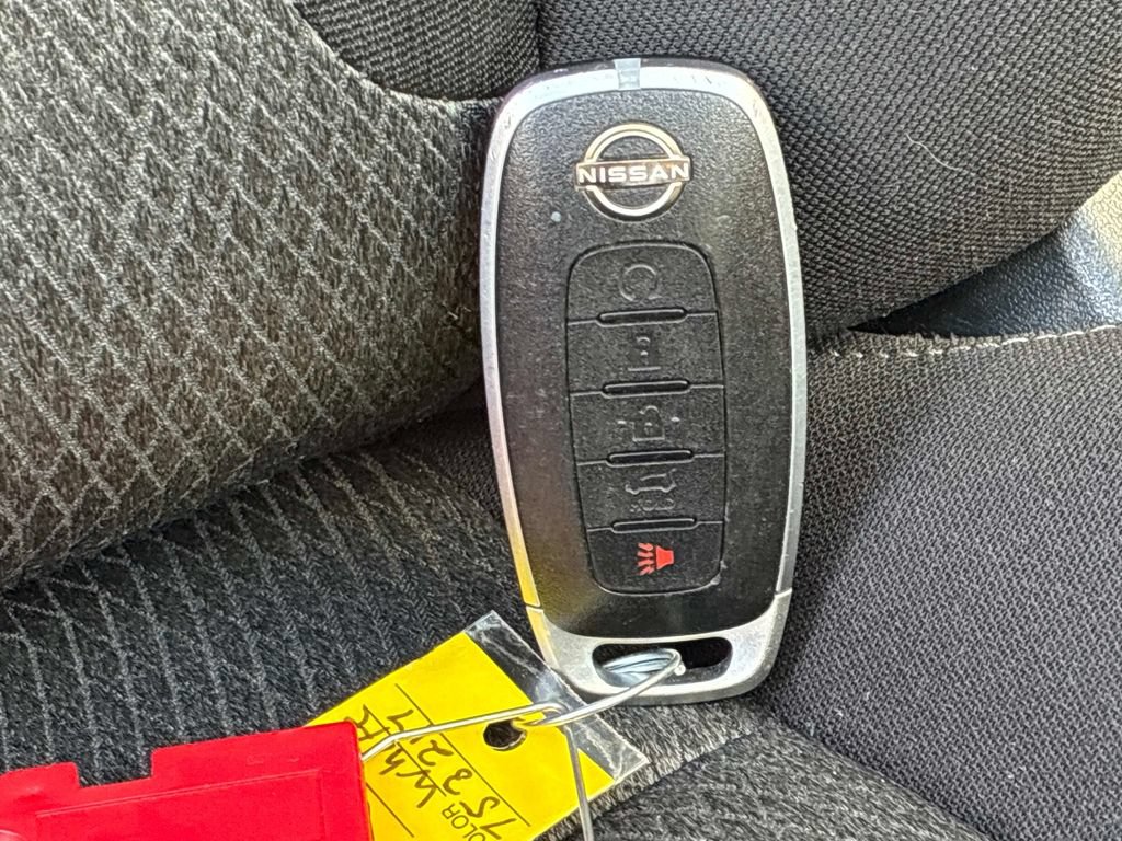 Used 2024 Nissan Rogue SV AWD/4WD image 17