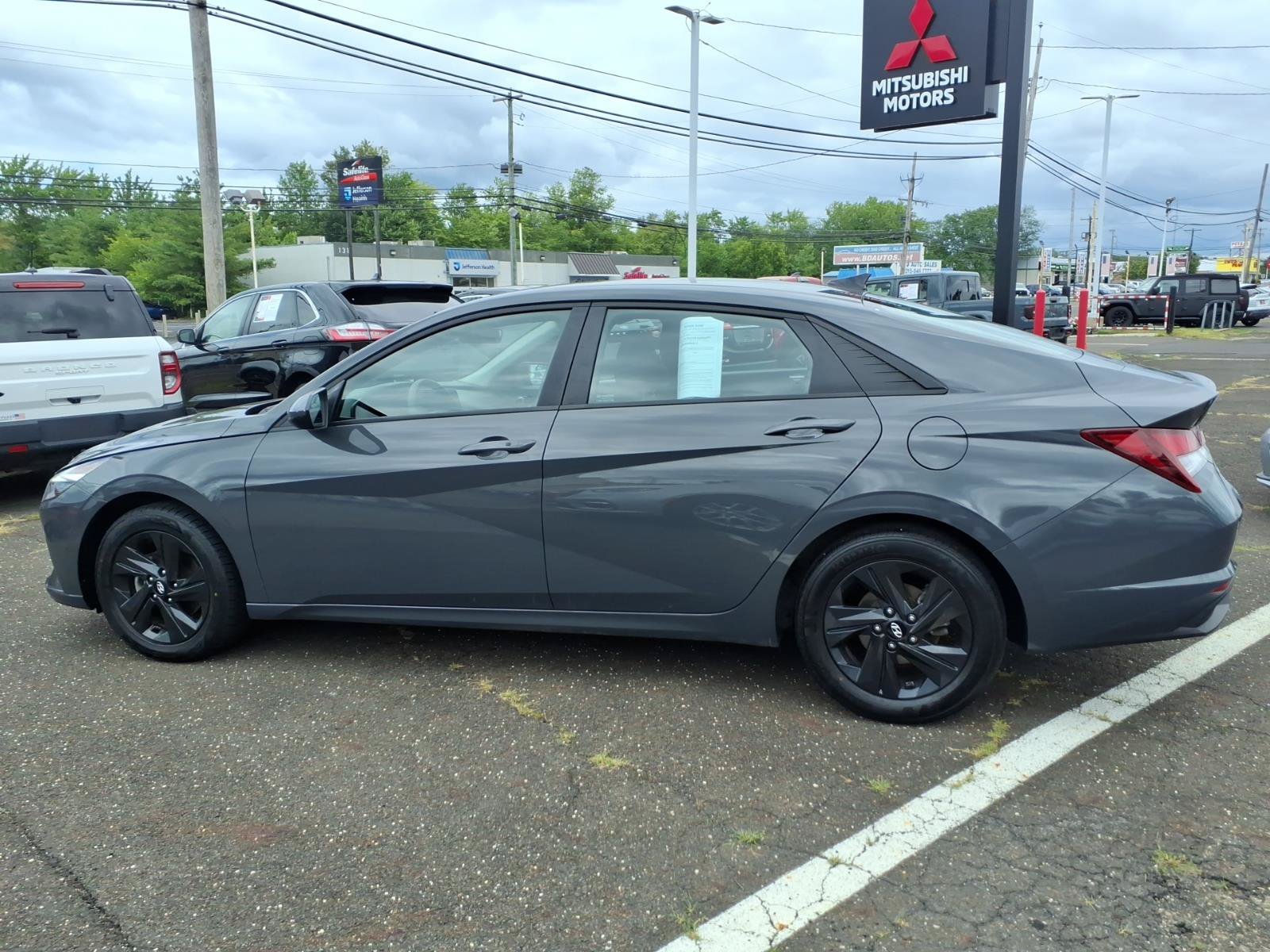 Used 2023 Hyundai Elantra SEL w/ Cargo Package FWD image 7