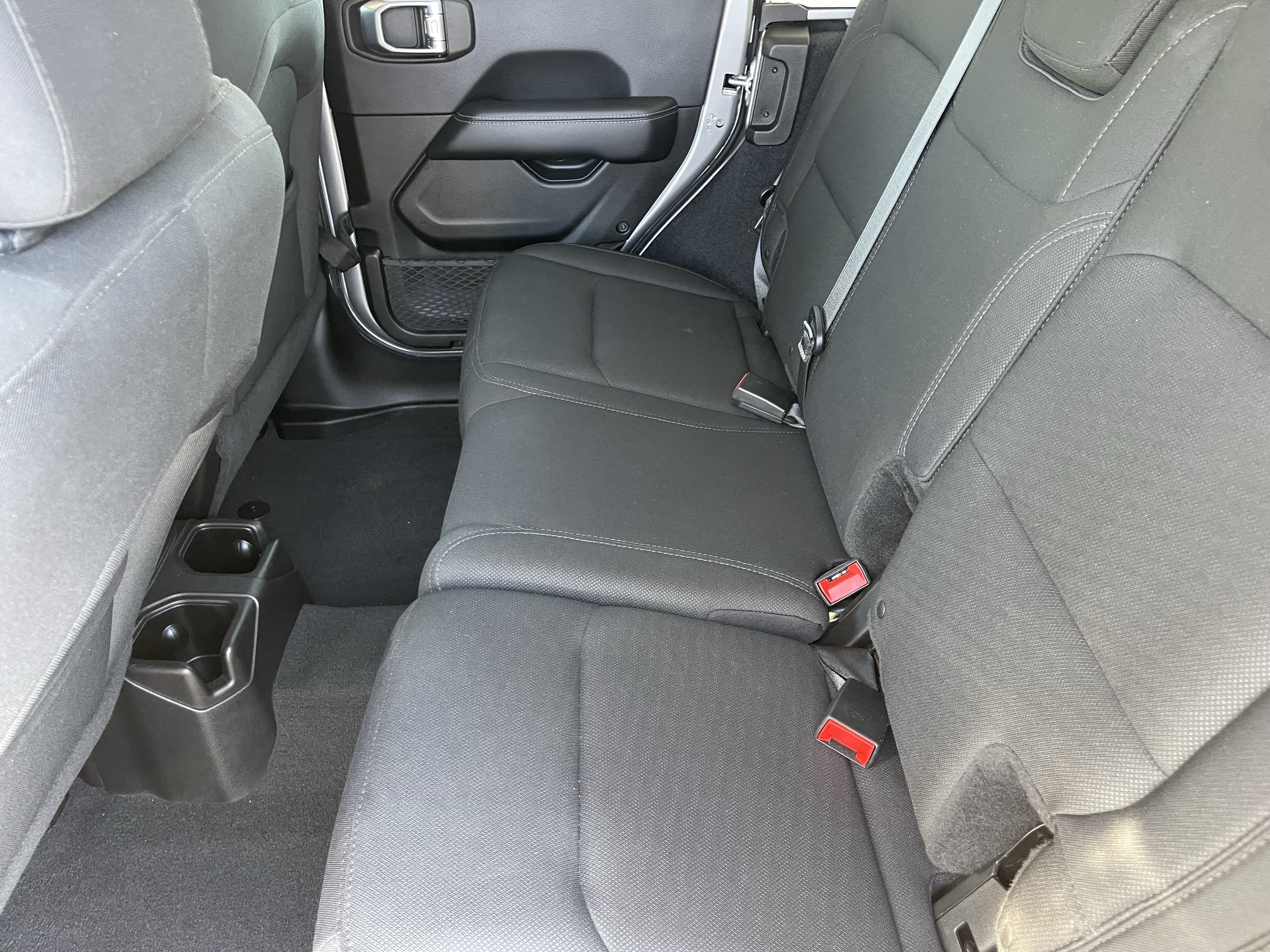 Used 2018 Jeep Wrangler Unlimited Sahara w/ Uconnect 4C Nav & Sound Group AWD/4WD image 16