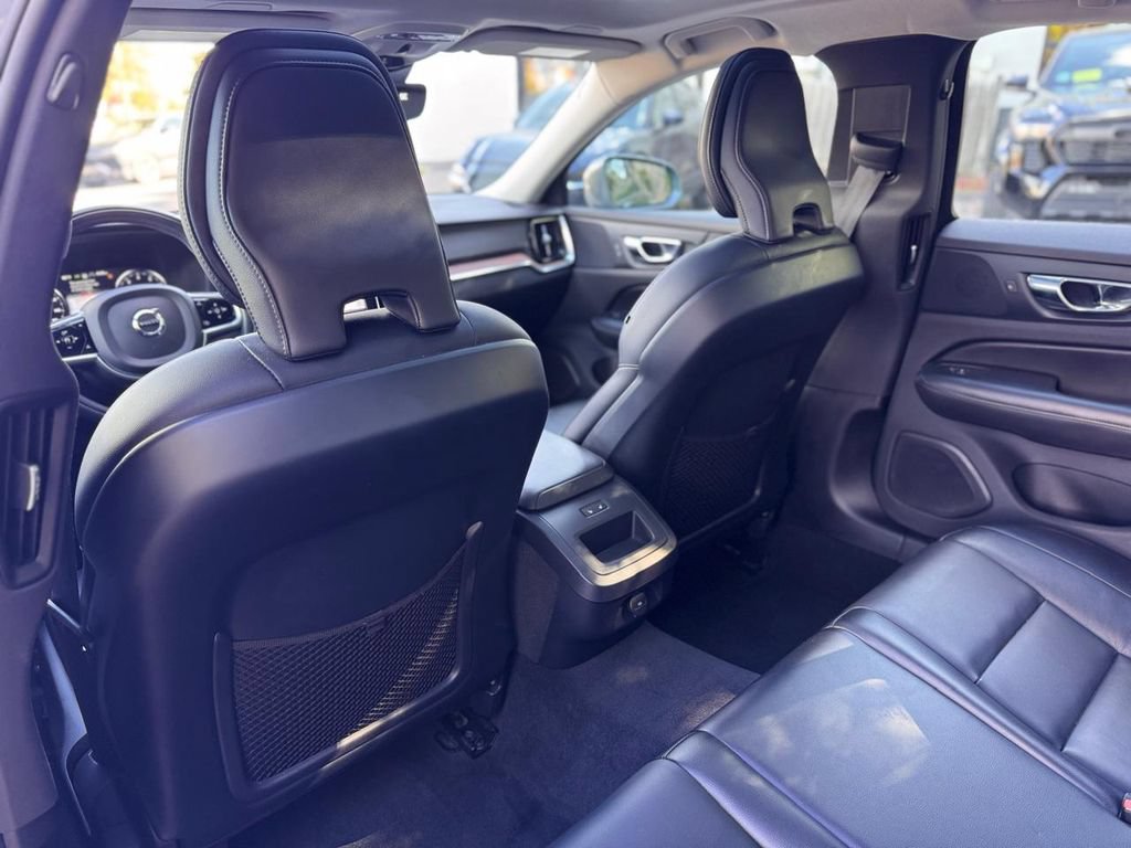 Used 2021 Volvo S60 T6 Momentum AWD/4WD image 21