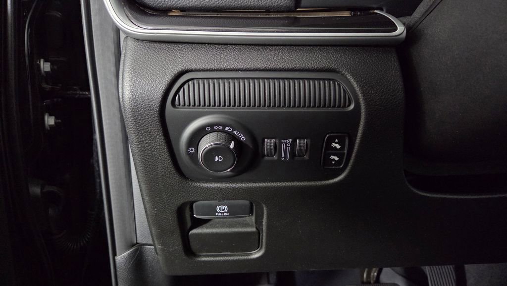 Used 2023 Jeep Wagoneer 4WD image 20