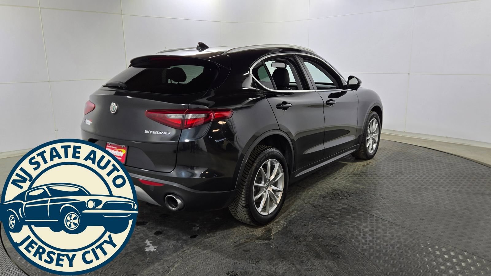 Used 2018 Alfa Romeo Stelvio Ti AWD/4WD image 17