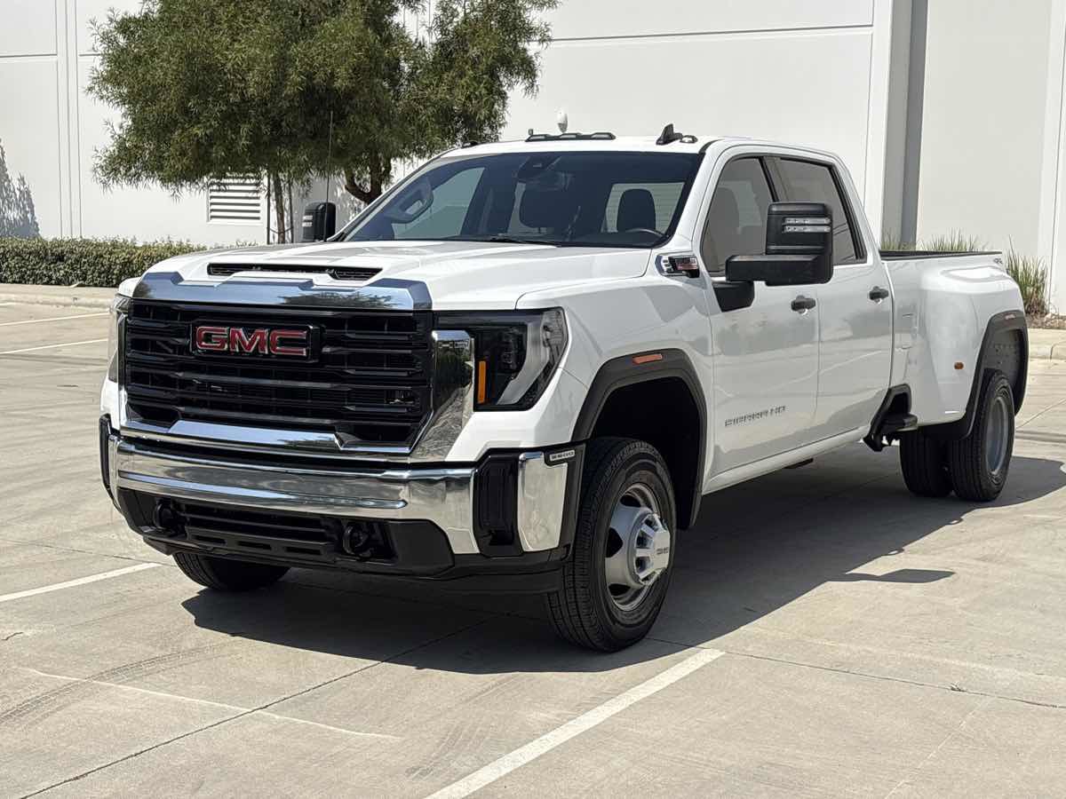 Used 2024 GMC Sierra 3500 Pro AWD/4WD image 7