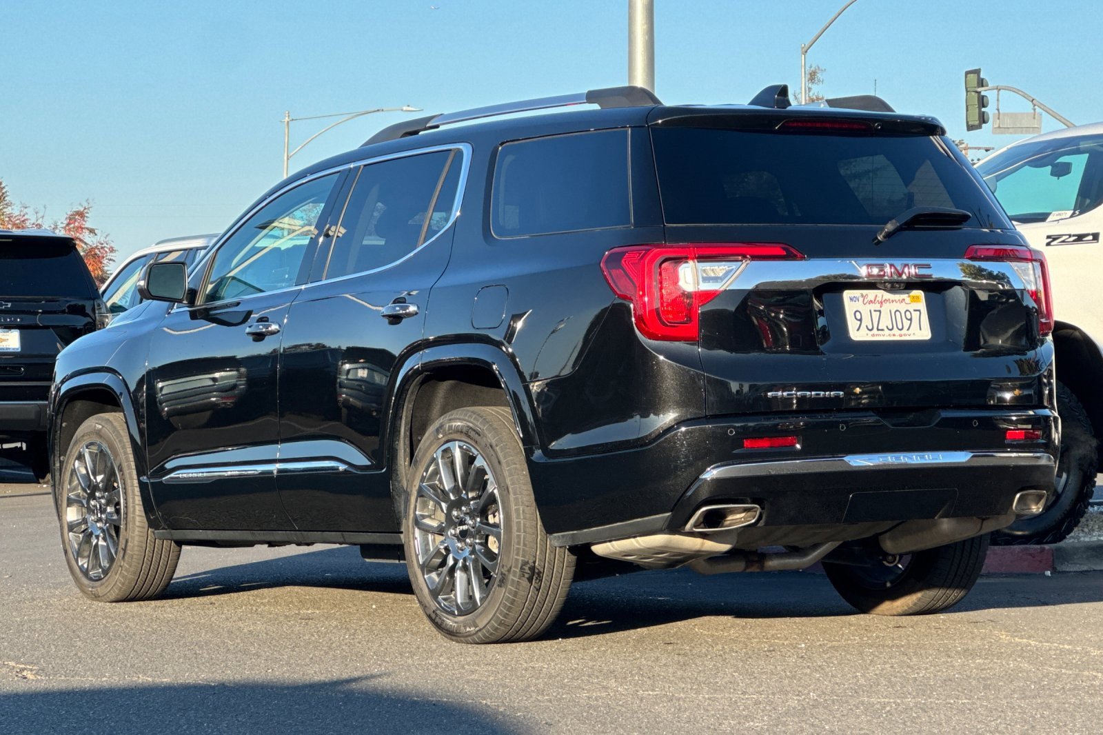 Used 2023 GMC Acadia Denali w/ Black Diamond Edition image 7