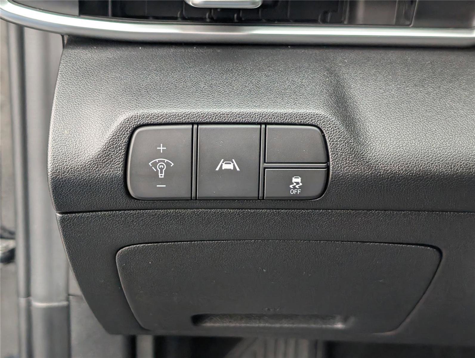 Used 2022 Hyundai Elantra SEL w/ Cargo Package image 18