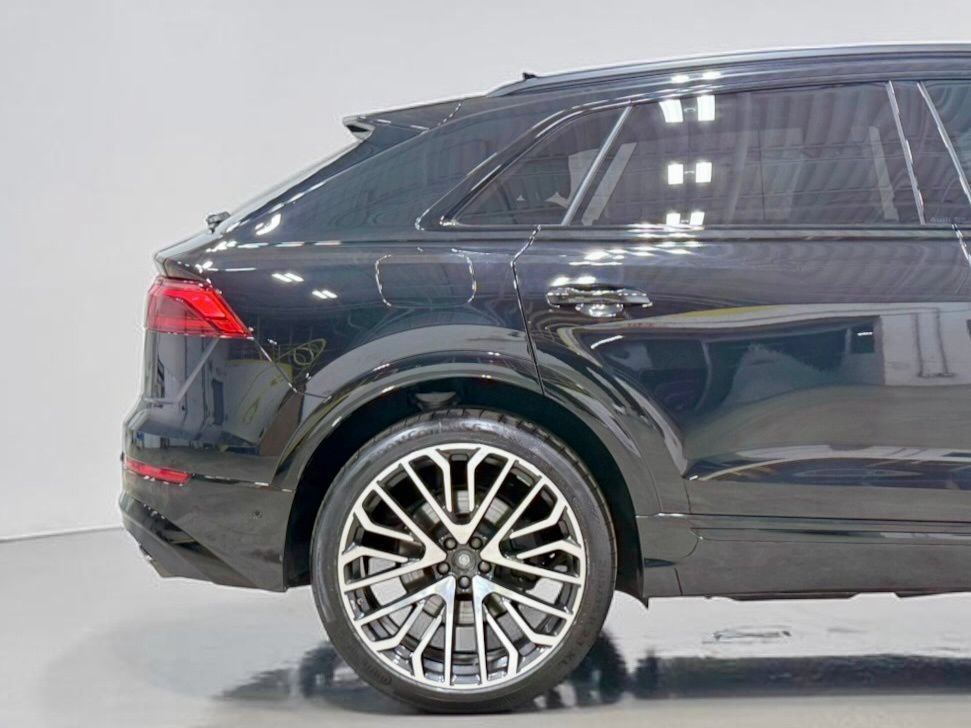 Used 2025 Audi SQ8 Premium Plus w/ 23" Wheel Package AWD/4WD image 13