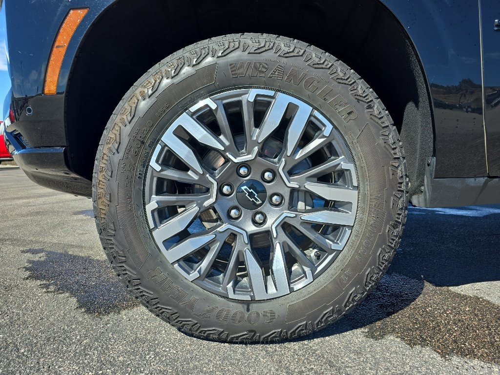 Certified 2025 Chevrolet Suburban Z71 image 30