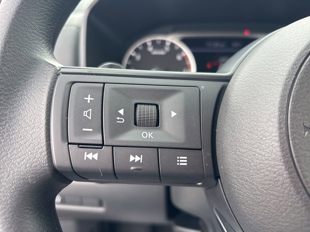 Used 2024 Nissan Rogue S AWD/4WD image 21