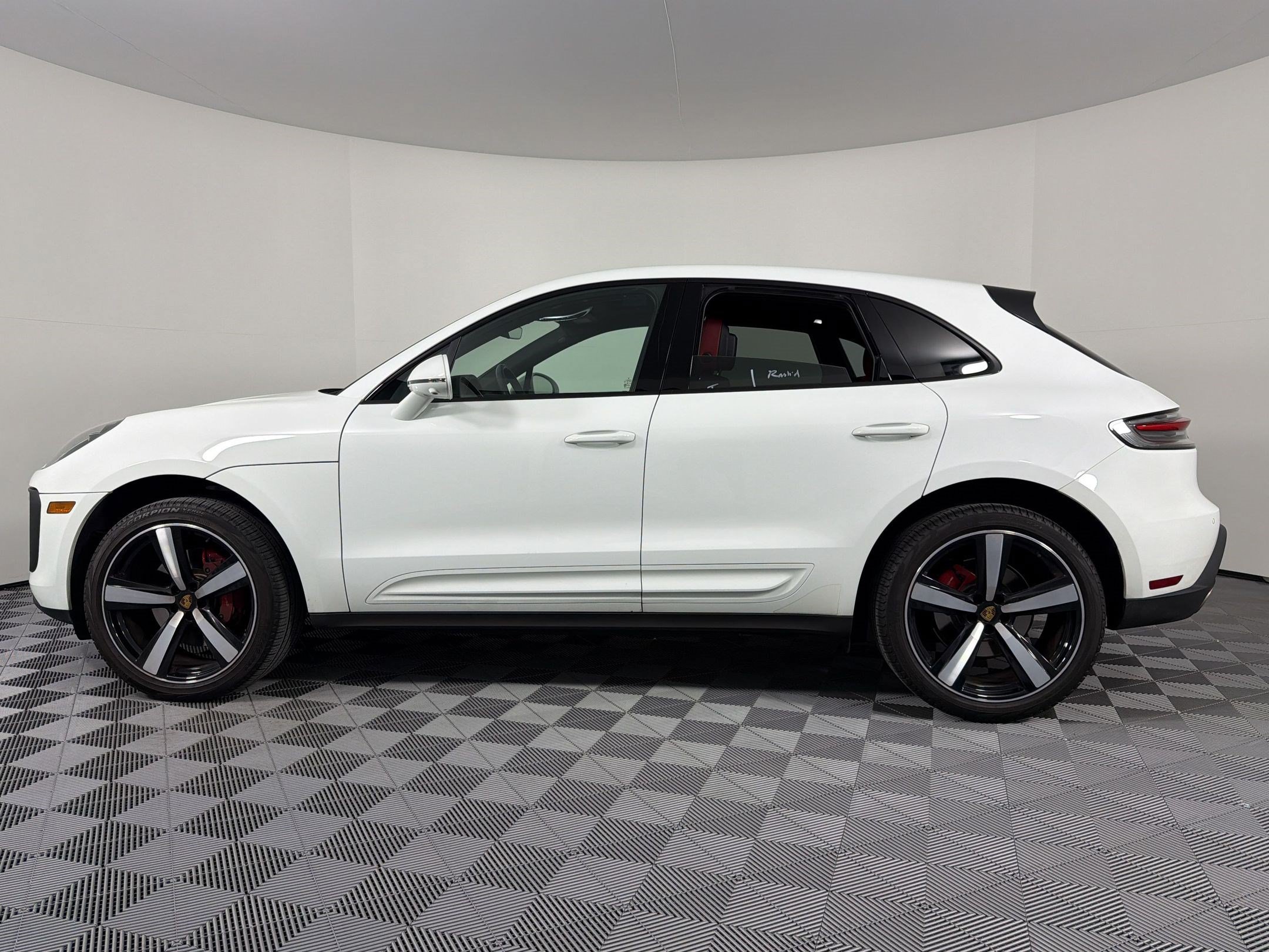 Certified 2024 Porsche Macan S AWD/4WD image 2