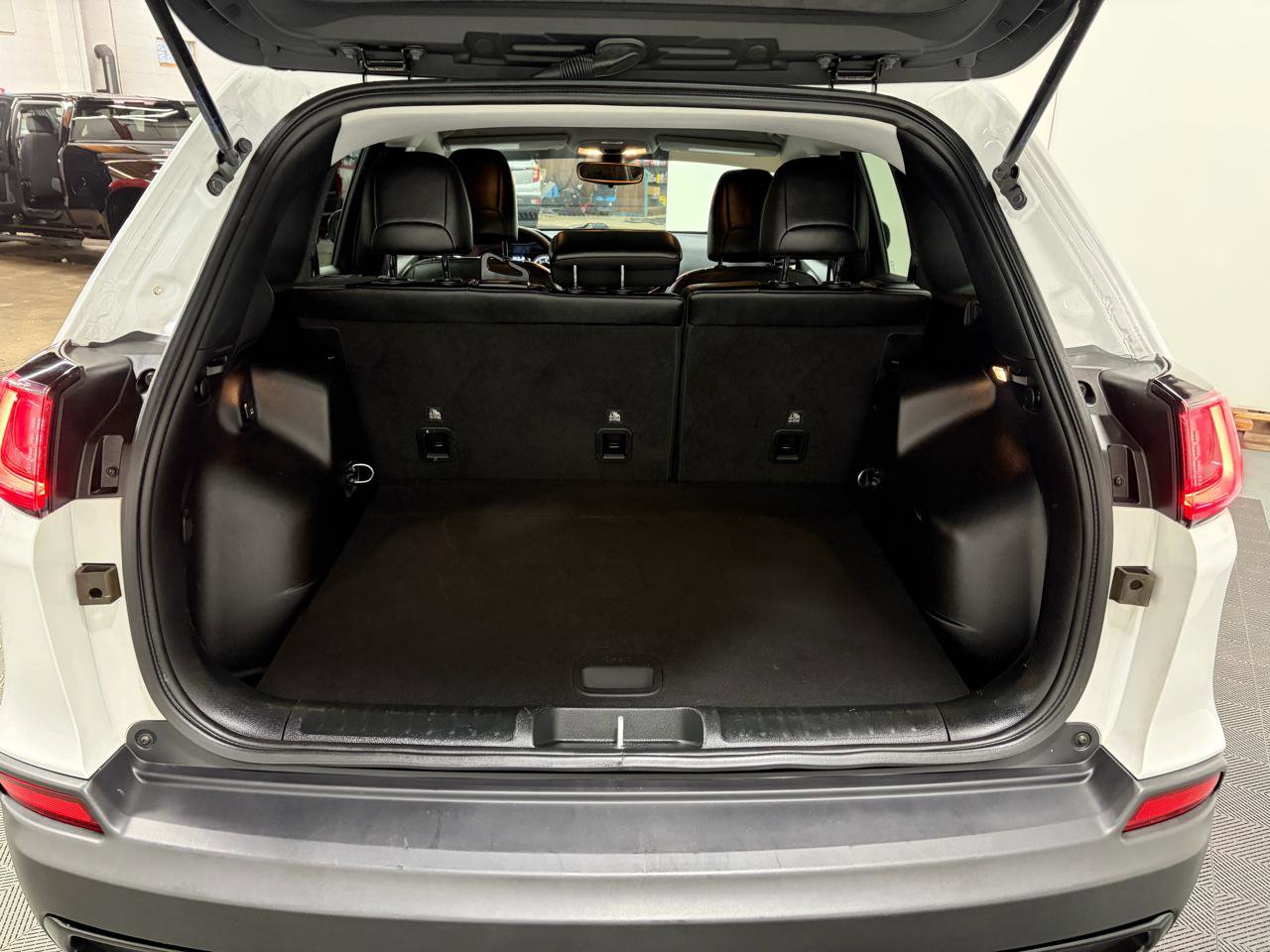 Used 2022 Jeep Cherokee Latitude w/ Trailer Tow Group image 21