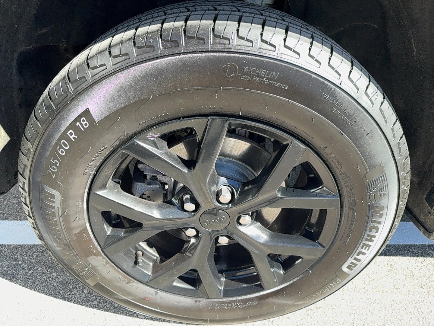 Used 2025 Jeep Grand Cherokee Altitude AWD/4WD image 9