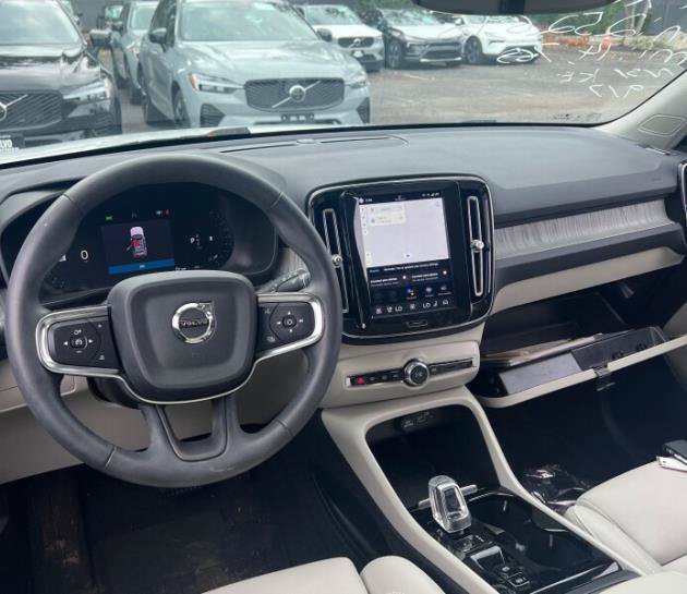 Used 2024 Volvo XC40 B5 Plus w/ Protection Package Premier AWD/4WD image 5
