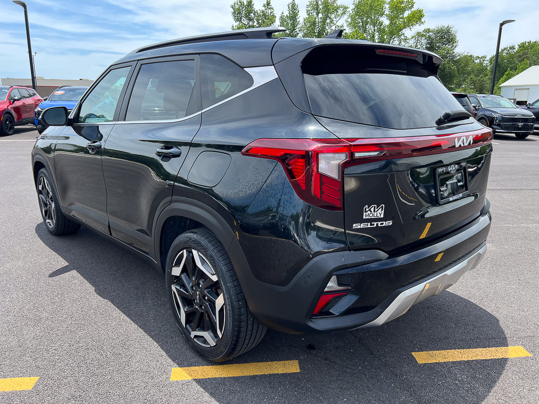 Used 2024 Kia Seltos SX w/ SX Sunroof Package AWD/4WD image 3
