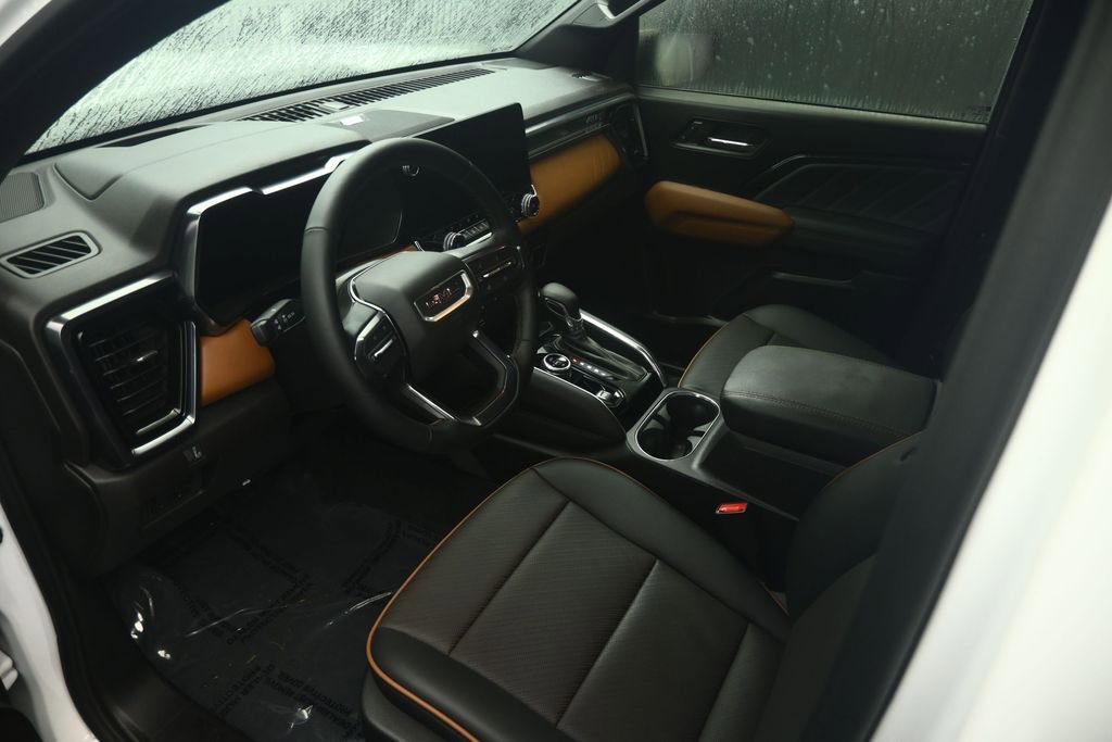 Used 2025 GMC Canyon AT4 w/ Technology Plus Package AWD/4WD image 5