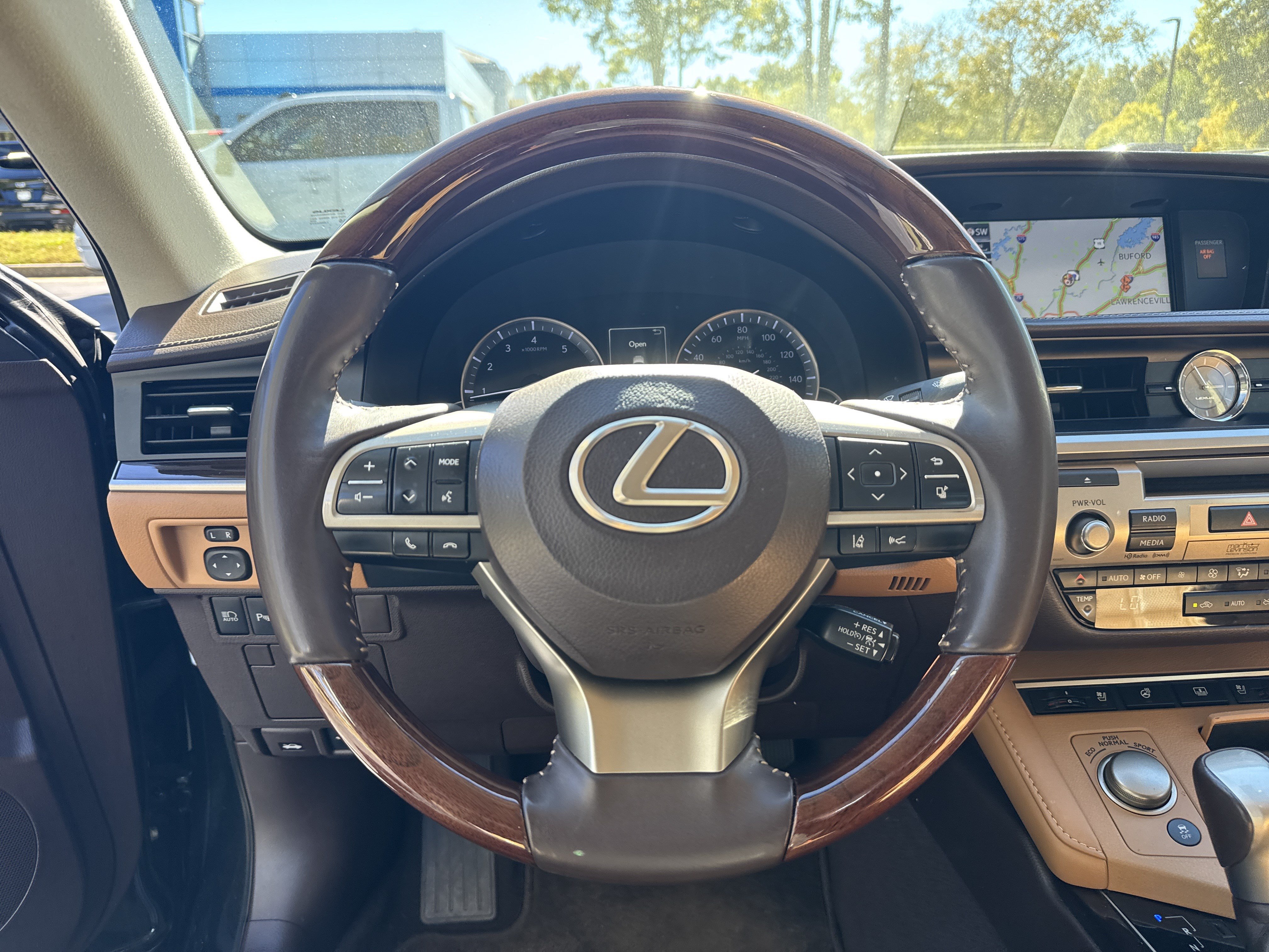 Used 2017 Lexus ES 350 w/ Ultra Luxury Package FWD image 20
