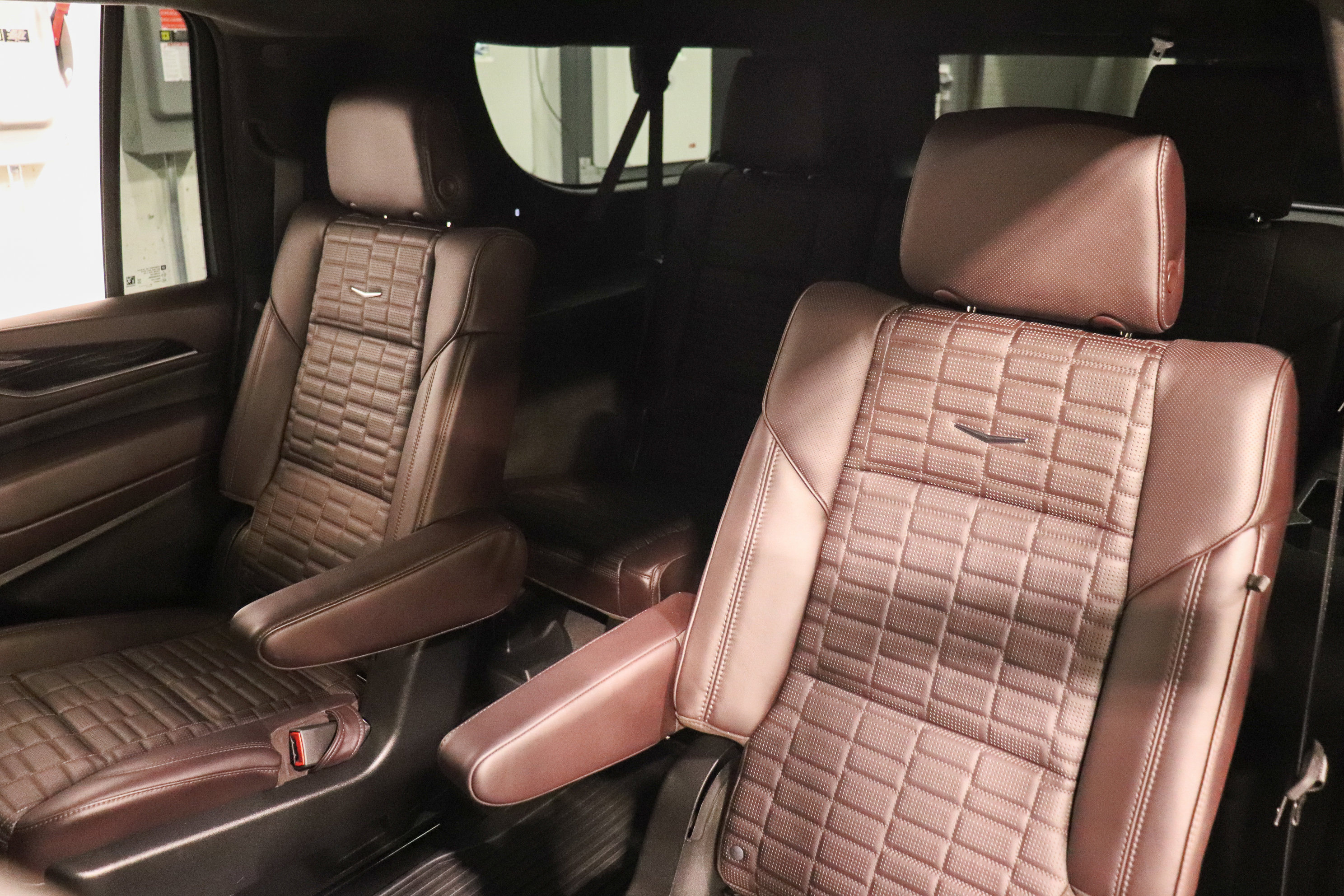 Used 2024 Cadillac Escalade ESV V w/ LPO, ONYX Package image 20