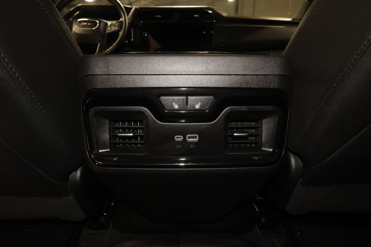 Used 2025 GMC Sierra 2500 AT4 w/ AT4 Premium Plus Package AWD/4WD image 30