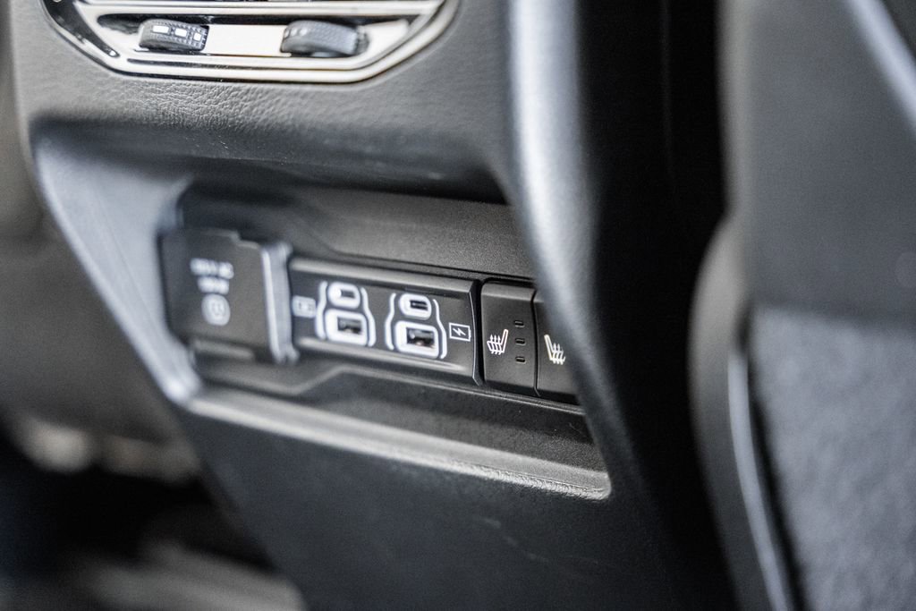 Certified 2023 Jeep Grand Cherokee Limited w/ Black Appearance Package image 35