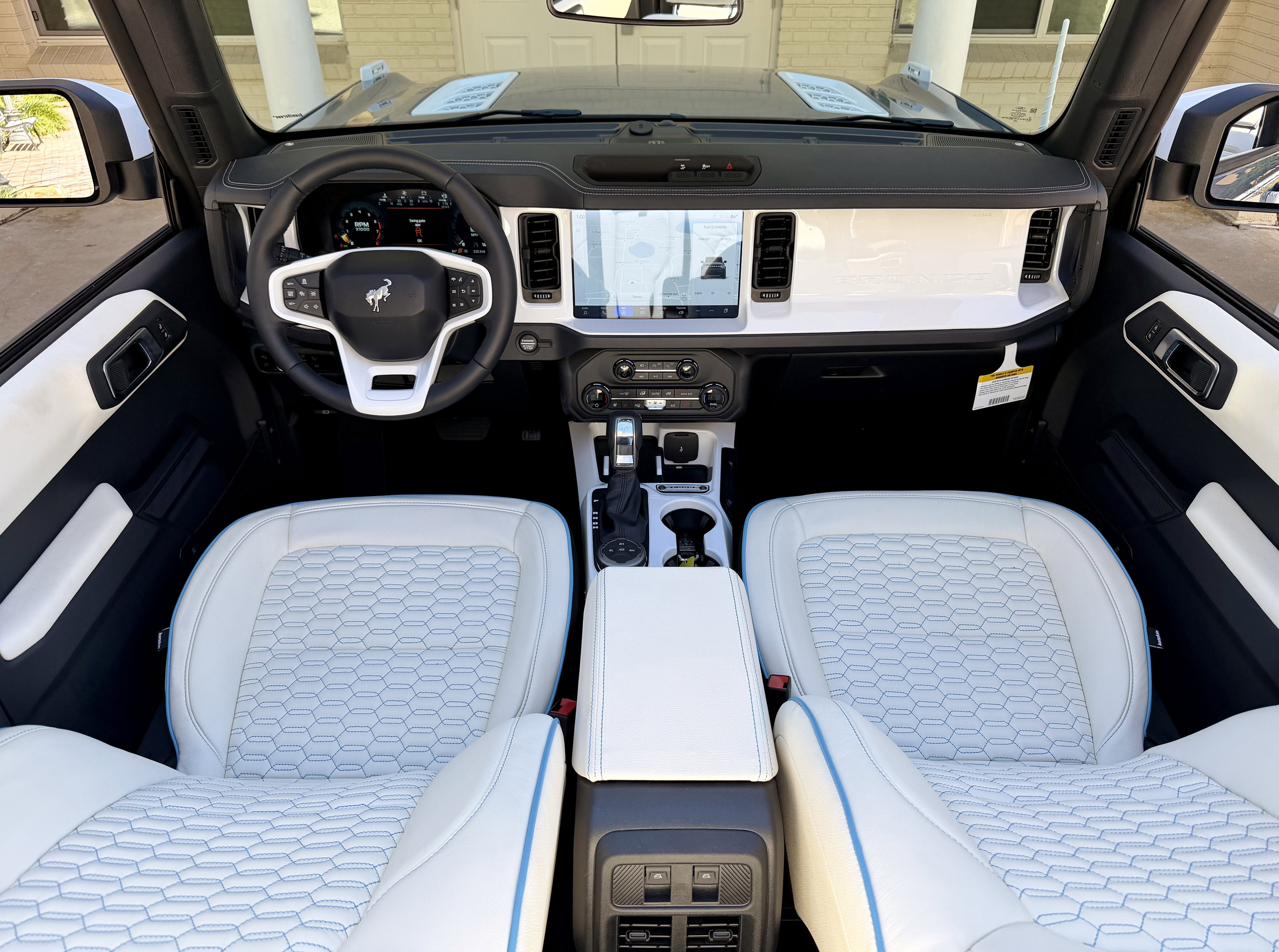 Used 2025 Ford Bronco Outer Banks AWD/4WD image 10