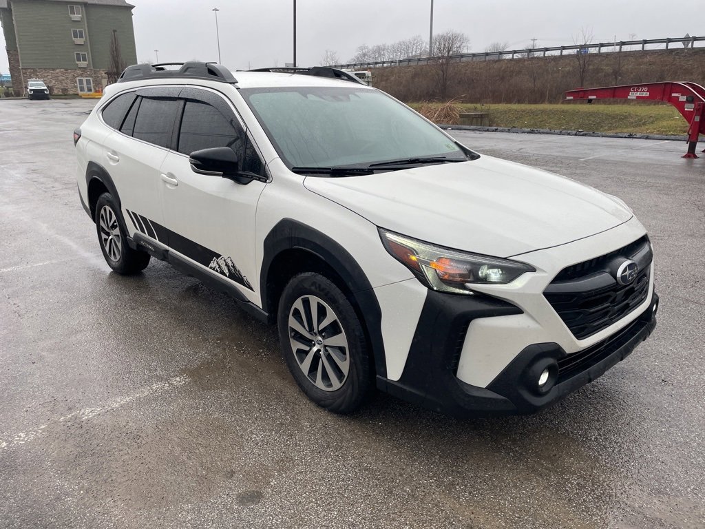Used 2023 Subaru Outback Premium image 3