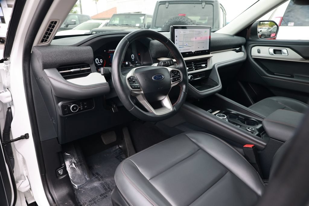 Used 2025 Ford Explorer Active w/ Active Comfort Package RWD image 14