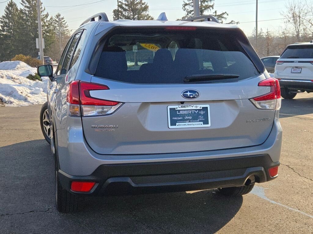 Used 2023 Subaru Forester Premium image 11