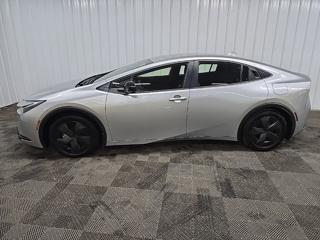 Used 2025 Toyota Prius Plug-In Hybrid image 5