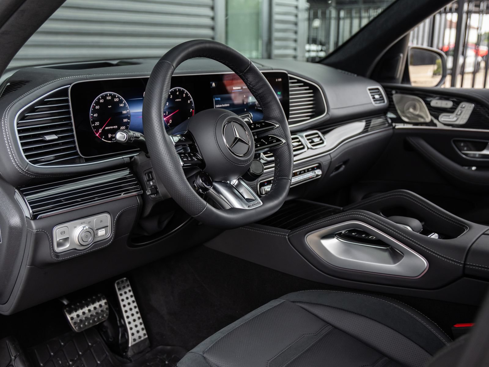 Used 2025 Mercedes-Benz GLS 63 AMG 4MATIC image 25