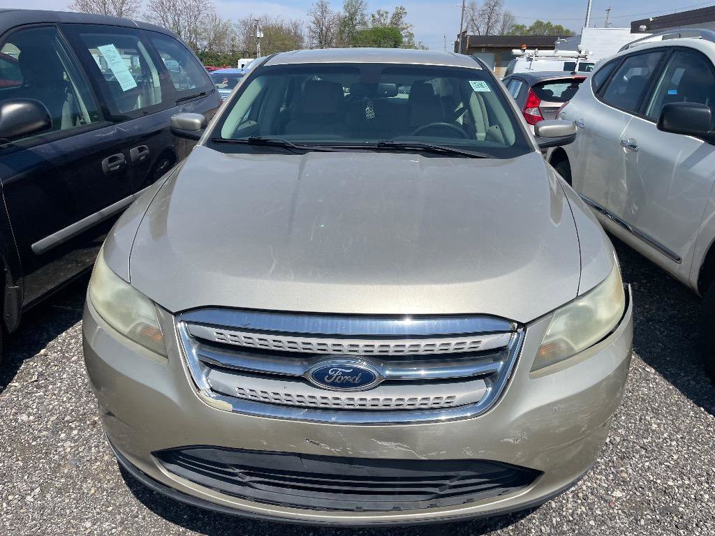 Used 2011 Ford Taurus SEL FWD image 2