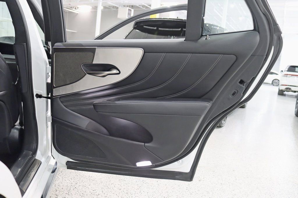 Used 2022 Lexus LS 500h AWD w/ Luxury Package image 41