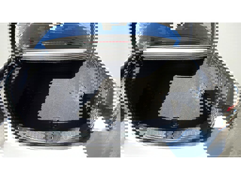 Used 2018 Lincoln Continental Select image 18