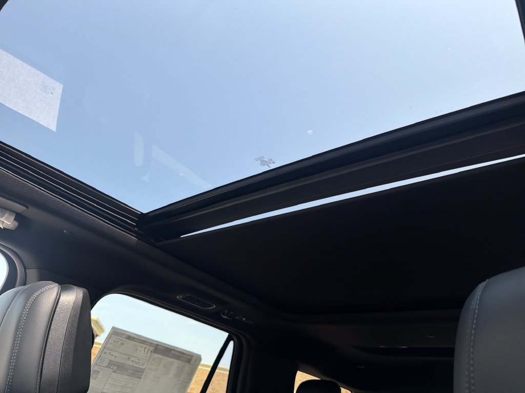 New 2027 Lincoln Navigator Reserve w/ Jet Appearance Package AWD/4WD image 25