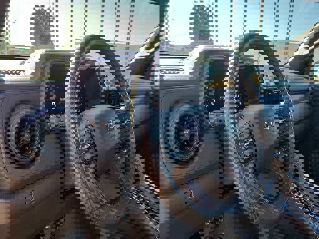 Used 2024 Chevrolet Colorado Trail Boss image 17