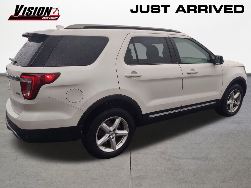 Used 2017 Ford Explorer XLT w/ Equipment Group 202A AWD/4WD image 5